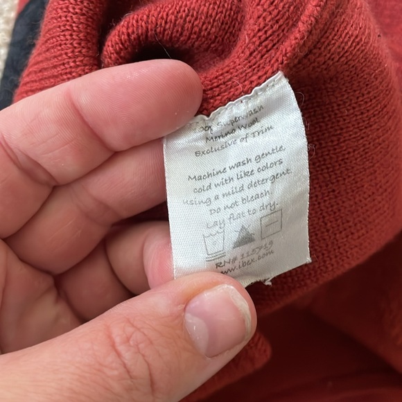 Men’s Ibex Wool Sweater - Size Small - rusty red color - Picture 8 of 8